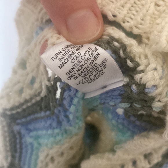 100% Cotton Crochet Sweater top with buttons Size Large Versona - Picture 9 of 9